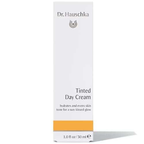 מעניק בו זמנית לחות עשירה ומעט גוון שזוף וזוהר